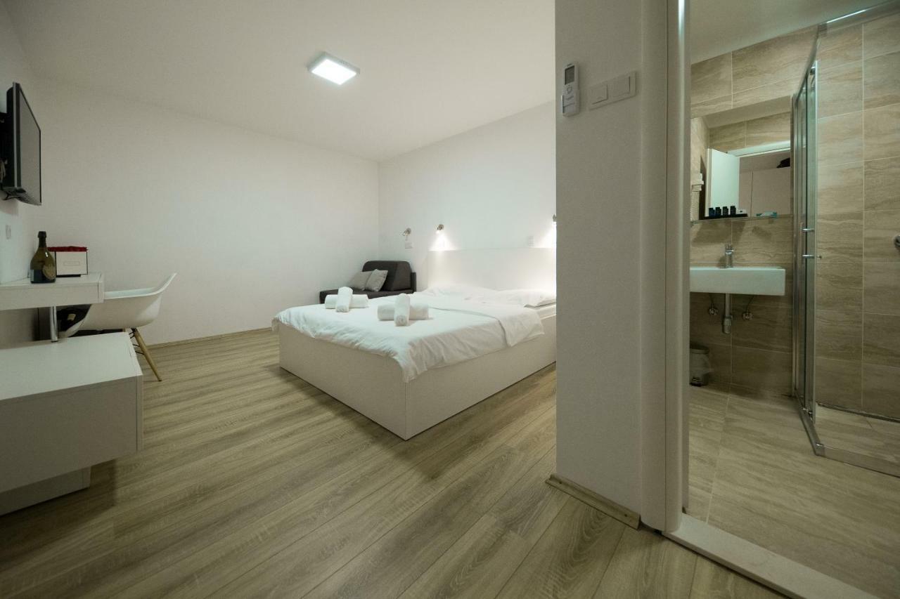 Rocky Beach Rooms Novi Vinodolski Exterior foto